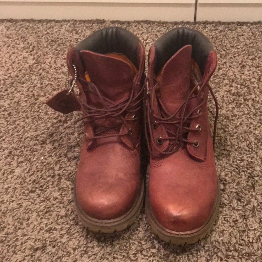 Like new shiny maroon timberlands